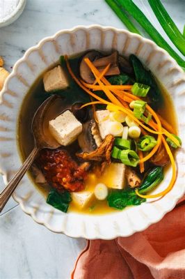  La Sopa di Tofu Fuzhou: Un Caldo Abbraccio di Spezie e Texture Delicate!