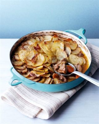 Lancashire Hotpot: Una deliziosa esplosione di sapori rustici con una morbida e avvolgente copertura di patate!