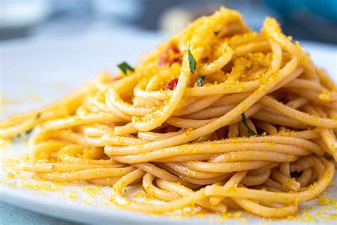 Spaghetti alla Bottarga! A Symphony of Salty Umami and Delicate Brininess Dancing on Your Palate