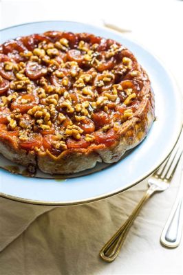 Tarte Tatin? Un dolce caramellato che fonde sapori autunnali e una crosta dorata irresistibile!